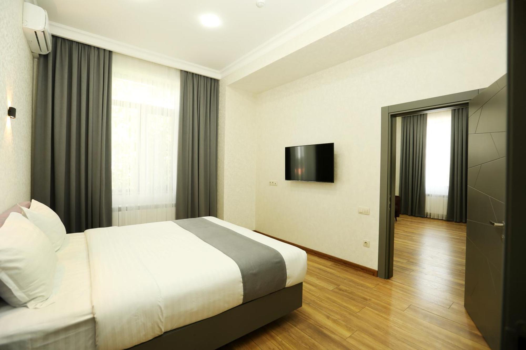Parklane Hotel Tashkent Exterior photo